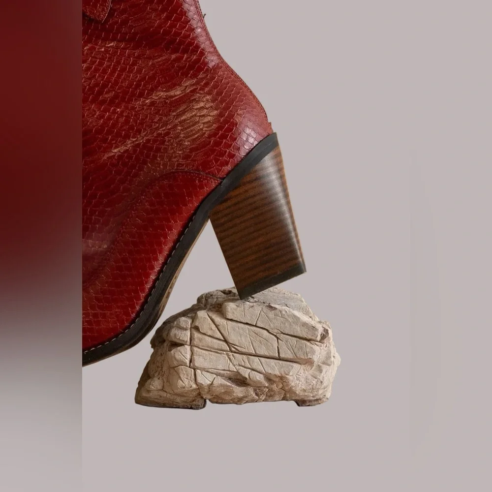Rodeo Ruby Paneled Western Boots - Picture 7 of 13